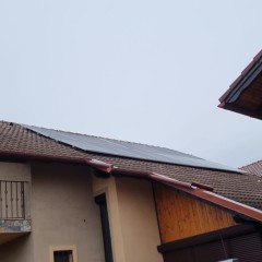 Panourile Canadian Solar sunt lideri în industrie, oferind o combinație excelentă de eficiență și durabilitate. Concepute pentru a maximiza captarea energiei solare, aceste panouri utilizează tehnologie avansată pentru a transforma eficient lumina solară în electricitate. Cu o garanție extinsă și performanțe excelente, panourile Canadian Solar sunt potrivite pentru orice tip de aplicație, de la locuințe rezidențiale la proiecte comerciale. Investește în panouri Canadian Solar pentru o soluție de energie regenerabilă fiabilă și sustenabilă. Alege panouri Canadian Solar pentru o energie mai eficientă și ecologică. Aceste panouri fotovoltaice sunt recunoscute pentru performanța lor ridicată și rezistența în diferite condiții meteorologice. Investiția în aceste soluții îți va reduce costurile de energie și impactul ecologic, asigurând un viitor sustenabil.