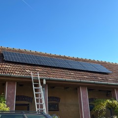 Panourile Canadian Solar sunt recunoscute pe plan global pentru calitatea și performanța lor superioară în captarea energiei solare. Proiectate să reziste în condiții meteorologice variate, aceste panouri oferă eficiență energetică ridicată și durabilitate pe termen lung, garantând un randament optim al investiției tale în energie solară. Tehnologia avansată utilizată în fabricarea panourilor Canadian Solar asigură o conversie eficientă a luminii solare în electricitate, reducând costurile cu energia și contribuind la un mediu mai curat. Alege panourile Canadian Solar pentru a transforma energia solară în soluții sustenabile pentru căminul tău. Panourile Canadian Solar sunt alegerea perfectă pentru cei care doresc să își optimizeze consumul de energie prin soluții ecologice. Cu un grad ridicat de eficiență, aceste panouri fotovoltaice asigură un randament maxim, chiar și în condiții de iluminare scăzută. Investiția în energia solară cu Canadian Solar nu doar că te ajută să reduci facturile de energie, dar îți permite și să contribui la protejarea mediului înconjurător. Alege să instalezi panouri Canadian Solar și bucură-te de beneficiile energiei regenerabile!