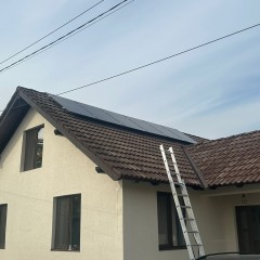 Montari Casa Verde 2024 Serviciile de montaj panouri fotovoltaice sunt esențiale pentru cei care doresc să investească în energie regenerabilă. Experiența și cunoștințele specialiștilor asigură o instalare corectă și eficientă a sistemelor solare, maximizând astfel producția de energie. Procesul de montare include evaluarea amplasamentului, selecția componentelor potrivite și asigurarea integrației cu rețeaua electrică. Fie că este vorba despre un sistem rezidențial sau comercial, echipa noastră de profesioniști oferă soluții personalizate care reduc costurile energetice și îmbunătățesc amprenta de carbon. Alege servicii de montaj de calitate superioară pentru a transforma lumina solară în electricitate sustenabilă.