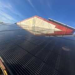 Panoul solar LR-54 este soluția perfectă pentru cei care doresc o eficiență sporită în captarea energiei solare. Cu un design avansat și tehnologii inovatoare, LR-54 oferă o capacitate excelentă de generare a energiei, optimizând în același timp spațiul de instalare. Dedicat atât utilizării rezidențiale cât și comerciale, acest panou se remarcă prin durabilitate și rezistență la condiții meteorologice dificile. Investiția în panoul solar LR-54 garantează nu doar economii substanțiale la facturile de energie, ci și un impact pozitiv asupra mediului prin utilizarea eficientă a resurselor regenerabile. Panoul Solar LR-54: Performanță și Fiabilitate pentru Energie Curată