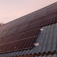 Canadian Solar CSR 410W este alegerea perfectă pentru cei care doresc să optimizeze consumul de energie solară. Cu o capacitate de 410W, acest panou combina tehnologia de vârf cu un design robust, oferind o producție energetică excelentă în diverse condiții de mediu. Datorită durabilității și eficienței sale, CSR 410W este ideal pentru utilizare atât în proiecte rezidențiale, cât și comerciale. Investiția în panourile Canadian Solar nu doar că reduce costurile energetice, ci contribuie și la un viitor mai verde prin utilizarea surselor de energie regenerabilă. Panou Fotovoltaic