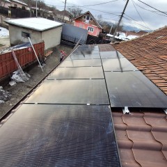 Alege panourile fotovoltaice Jinko N-type 440W pentru o soluție eficientă de energie solară. Aceste panouri solare de înaltă performanță sunt concepute cu tehnologie N-type, oferind o eficiență excelentă în convertirea luminii solare în electricitate. Cu o putere de 440W, panourile Jinko sunt ideale pentru instalarea pe acoperișuri sau sisteme comerciale, asigurând o producție maximă de energie și stabilitate pe termen lung. Investiția în panourile fotovoltaice Jinko N-type 440W este un pas important spre un viitor durabil și economii substanțiale la facturile de energie! Panou fotovoltaic